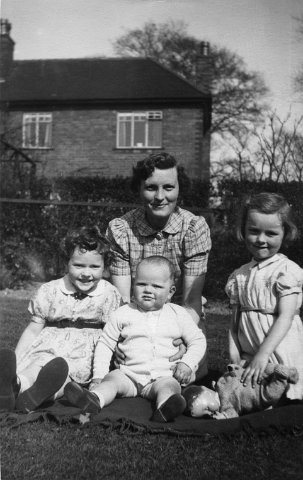 Patricia, Peter, Jean - Mary (at back) Reid 1942.jpg